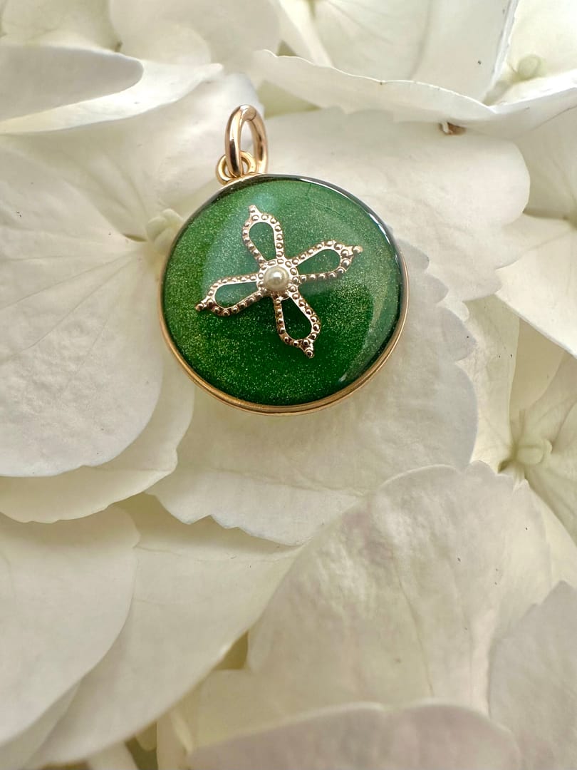 Médaille « S » croix Romane - vert printemps