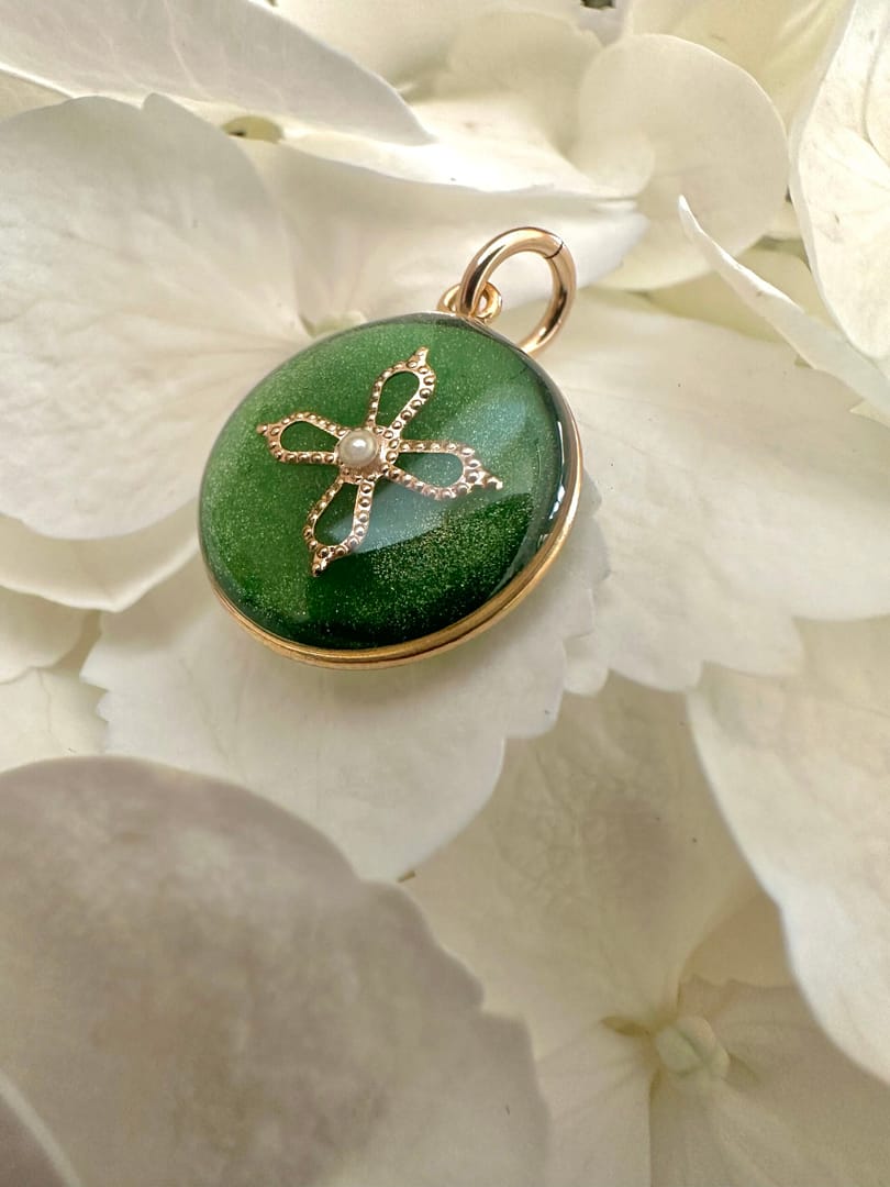 Médaille « S » croix Romane - vert printemps – Image 2