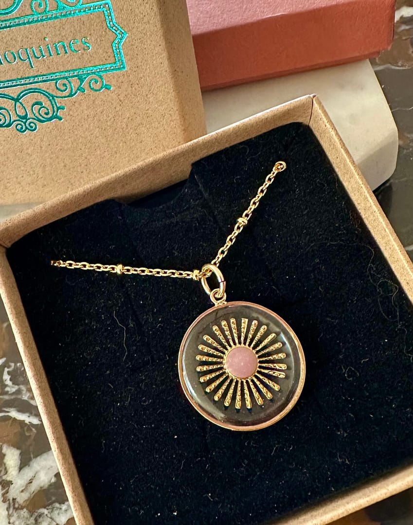 Médaille "M" Soleil Coloré - Transparente et Rose