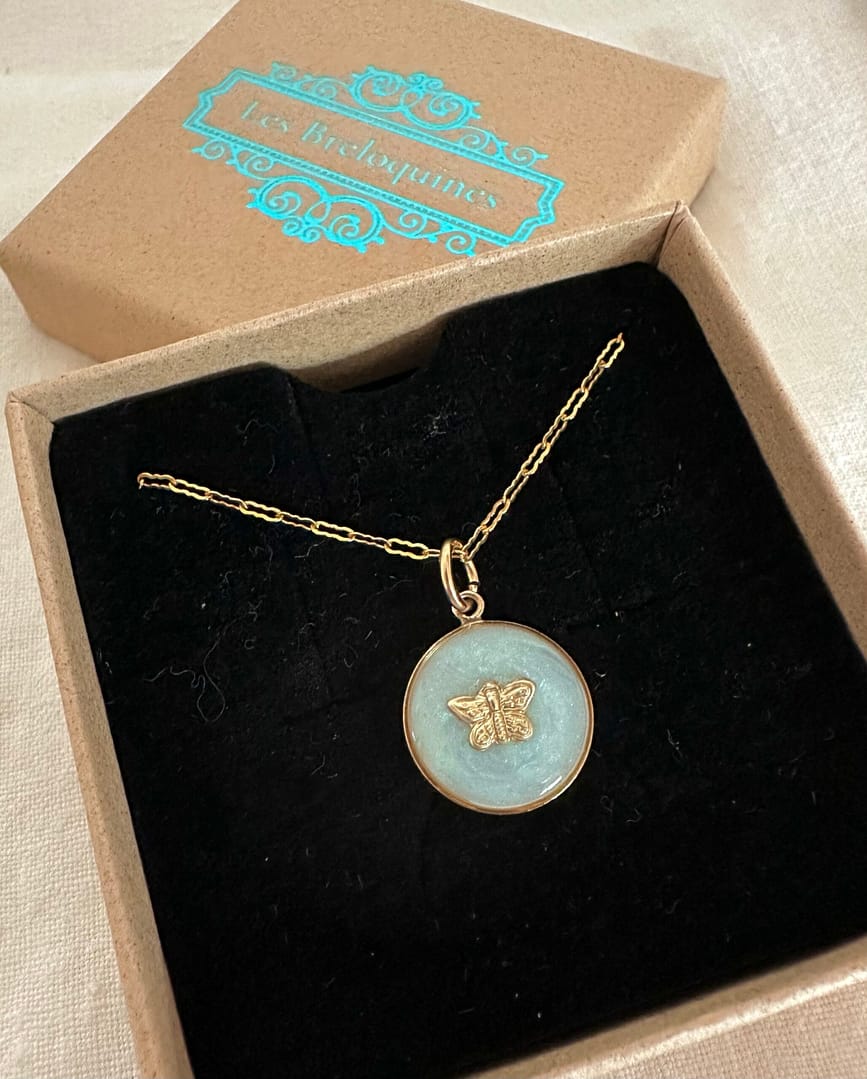 Médaille « S » papillon nacré – Image 2