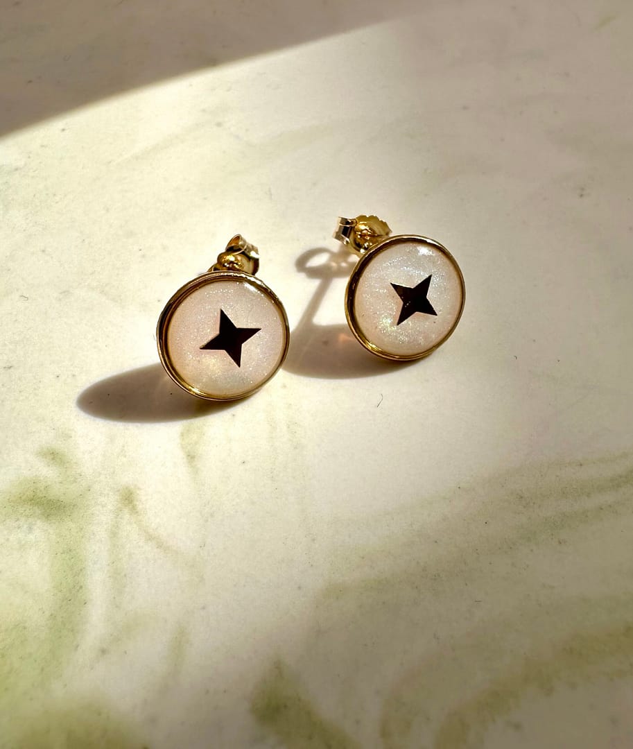 Boucles d’oreilles puce étoile - nacre – Image 2