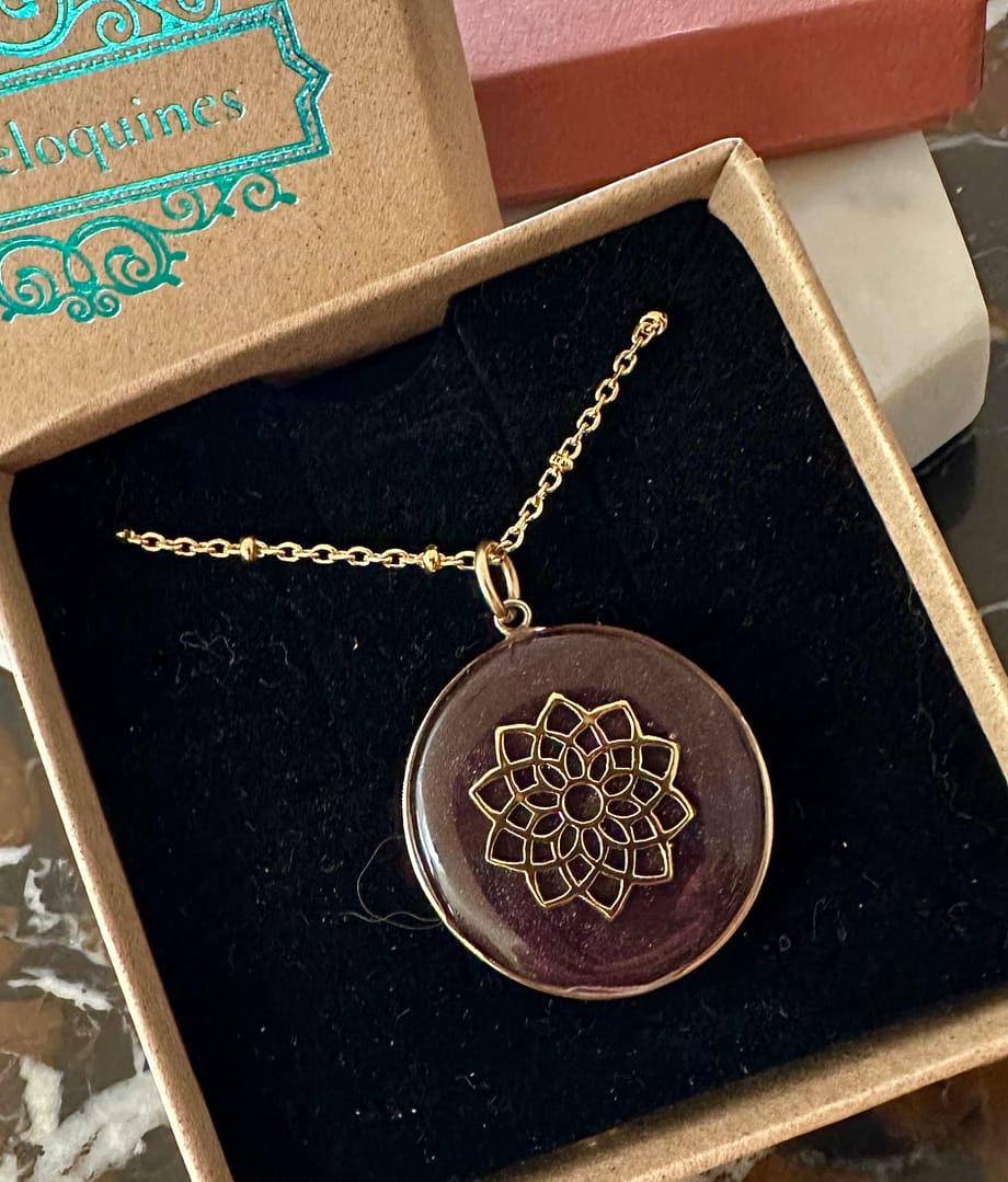 Médaille "L" Chakra Couronne - Prune – Image 2